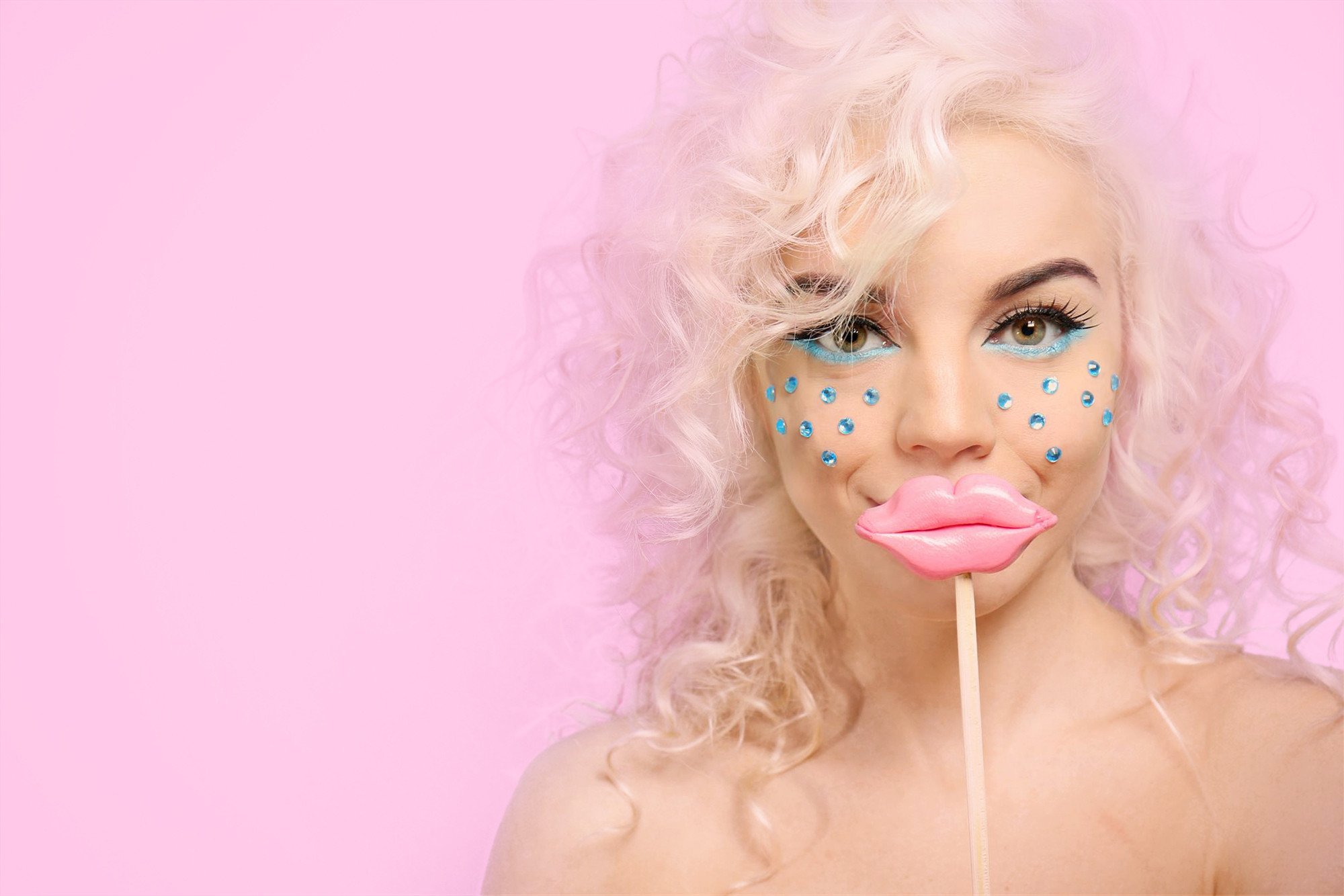 How to make your lips bigger with cinnamon