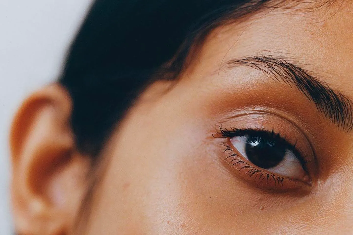 Can Green Light Help Fade Dark Spots? A Gentle Approach to Skin Brightening